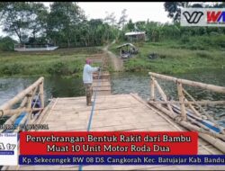 Wooow Ngeri Hingga Muat Hampir 10 Unit motor Lintas Sungai Saguling Pakai Rakit Bambu