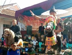 Di Sambut Sisingaan PLT Bupati Serta Camat Cihampelas Rayakan HUT KBB Ke 15 Tahun