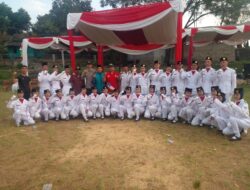 Pengibaran Dan Penurunan Bendera Merah Putih digelar dilapangan sepak bola Palayangan Desa cihampelas KBB