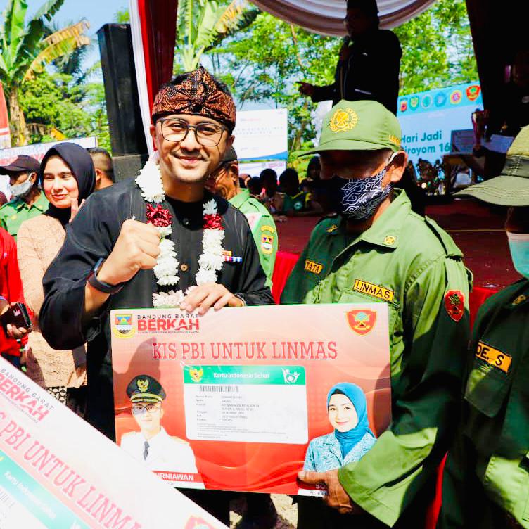Satlinmas Pemkab Bandung Barat Mendapatkan Program Bantuan sosial Penerima Iuran (FBI) Kesehatan
