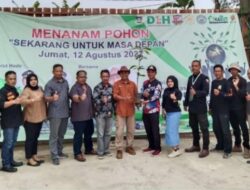 Kerjasama Dengan Steve Ewon LSM Jembar Tanam Ratusan Pohon di Desa Cangkorah.