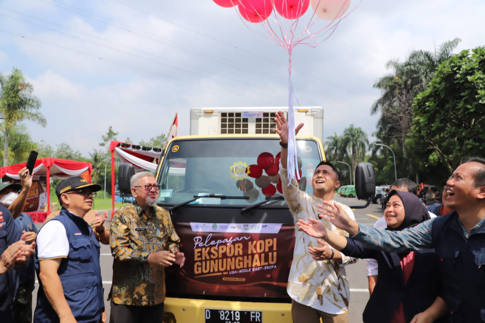 LOUNCING PROGRAM PETANI DAN PETERNAK ZELENIAL OLEH PLT BUPATI BANDUNG BARAT,HENGKY KURNIAWAN 