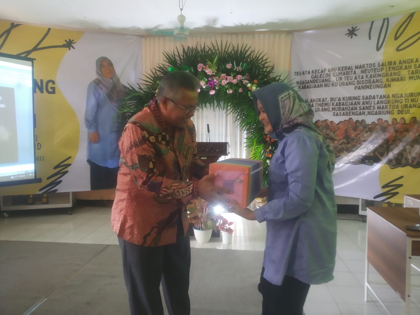 Giat Purnabakti Hj. Apong Siti Komariyah, S.Pd di SLBN Cinta Asih Soreang