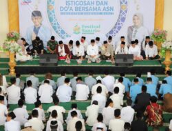 Para Santri Dari 165 Desa di KBB Pecahkan Rekor Muri Pembuatan Kaligrafi Terpanjang