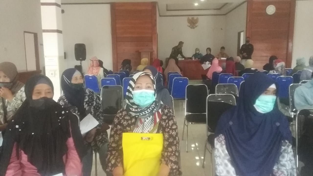 Pembagian PKH, BPNT dan BBM untuk warga Desa Pangalengan Kecamatan Pangalengan Kabupaten Bandung