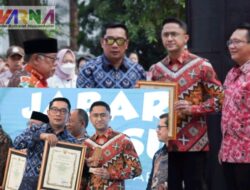 Mantap,,Lagi lagi Bupati Bandung Barat Mendapatkan Penghargaan.