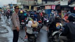 Unit Lantas Polsek Batujajar Lakukan Pemantauan Lalulintas di Titik Rawan Kepadatan jalan raya Batujajar