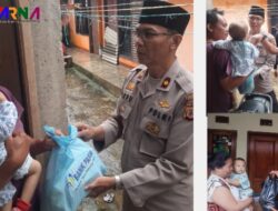 Jum’at Berkah KaPolsek Batujajar Kompol Heru Rustiono Berikan PMT Ke Anak Stunting