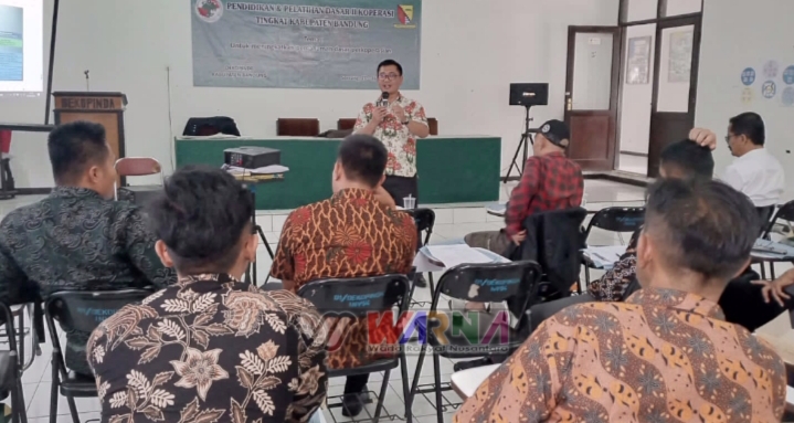 Pemaparan tentang Wawasan Ekonomi Syari’ah dan Pembahasan Pembinaan Anggota Dekopinda Kabupaten Bandung