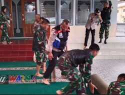 Koramil 0912/Lembang Beserta Polsek Lembang Lakukan Giat Bersih Masjid Baitussalim