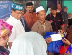 Dewan Pither Tjuandys S.Sip.m.mm Sekretaris Demokrat KBB Berbagi Santunan ke Anak Yatim Piatu