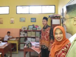 Hengki Kurniawan di Dampingi Kadisdik Tinjau UAS di SDN 3 Kertajaya