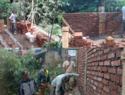 Perealisasian Pembangunan MCK di RW 13 Desa Langensari-Lembang