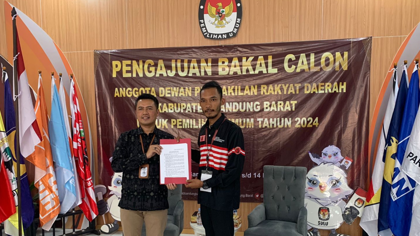 Partai PKN KBB Menyerahkan Pendaftaran Bacaleg di Pemilu 2024