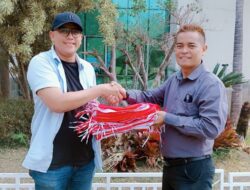 Bagian Umum Setda KBB Partisipasi dalam Gerakan Pembagian Sejuta Bendera Merah Putih.