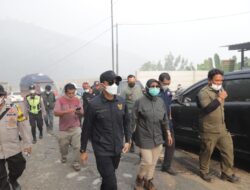 Hengky Kurniawan Meninjau Langsung Kondisi Terkini Kebakaran TPA Sarimukti Yang Tak kunjung Padam 