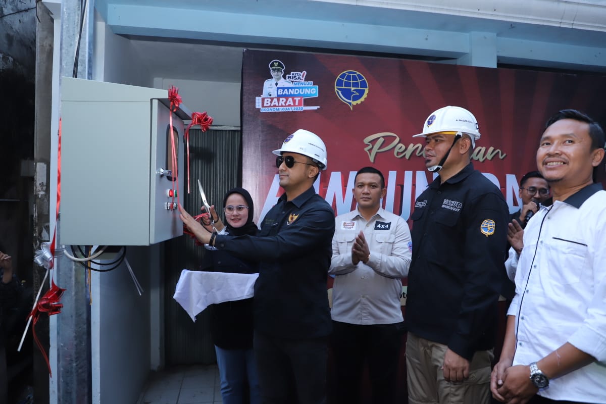 Hengki Kurniawan Bupati KBB Resmikan 6000 Titik PJU