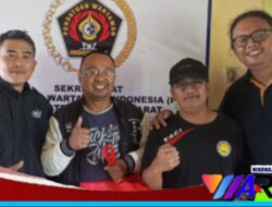 Sambil Bagikan Bingkisan Ketua PWI KBB Ucapkan Begini ke Anggotanya