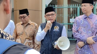 Dalam Kunjungannya di Bekasi, Kang Ace Minta Petugas Haji Harus Berikan Pelayanan Terbaik