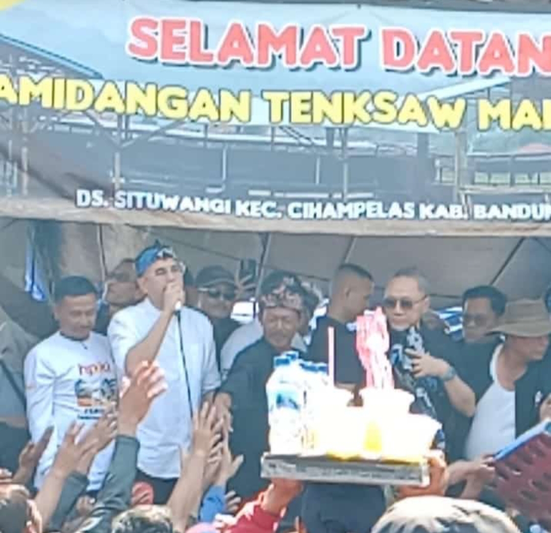 Raffi Ahmad dan Zulhasan Saksikan Ketangkasan Adu Domba yang di Gelar di Pamidangan Tenksaw Mandiri Sejati