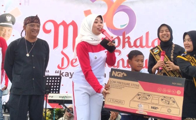 Dalam Milangkala Desa Tanimulya Mulya ke-56 Kades Tonjolkan Lomba Nanak Nasi Tradisional