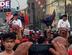 Ribuan Masa Pendukung Paslon Bupati HADE Hengki-Ade Padati Kantor KPUD KBB Menyebabkan Lalulintas Macet 