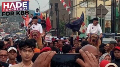 Ribuan Masa Pendukung Paslon Bupati HADE Hengki-Ade Padati Kantor KPUD KBB Menyebabkan Lalulintas Macet 