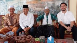 Kunjungan Ritchie Ismail (Jeje) dan H. Asep Ismail Bersama Ketua Rois Ke Pesantren Al Islamiyyah Cikalong wetan : Untuk Bersilaturahmi dan Meminta Doa Kepada Sesepuh Bandung Barat