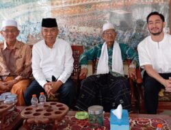 Kunjungan Ritchie Ismail (Jeje) dan H. Asep Ismail Bersama Ketua Rois Ke Pesantren Al Islamiyyah Cikalong wetan : Untuk Bersilaturahmi dan Meminta Doa Kepada Sesepuh Bandung Barat