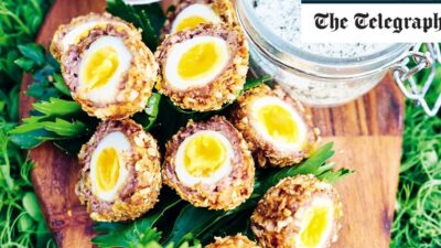 Resep telur puyuh scotch dengan bourbon dan garam seledri