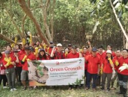 PT. “Okay” Line Indonesia Menanam Mangrove untuk Ekosistem Hijau