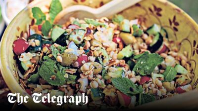 Salad kacang Cannellini dengan resep saus mint dan caper