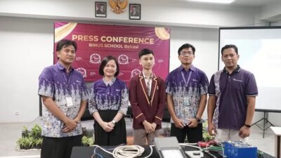 Mahasiswa BINUS Bekasi Gagas Lampu Tenaga Surya untuk Lingkungan