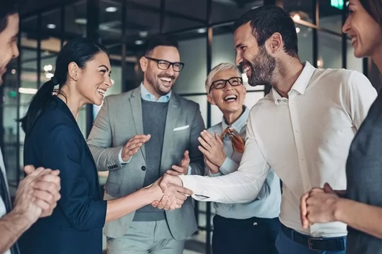 Mengapa Mitra Lokal Menjadi Kunci Sukses Memulai Bisnis di Indonesia