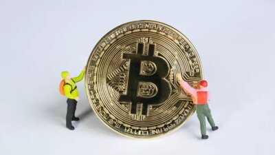 Saham Perusahaan Penambangan Bitcoin Meningkat Pesat Berkat AI dan Ketidakstabilan Ekonomi