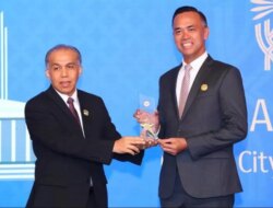 BNI dinobatkan sebagai Financial institution Sangat bagus Indonesia untuk Melayani Diaspora dari Konsul Jenderal RI di Hong Kong