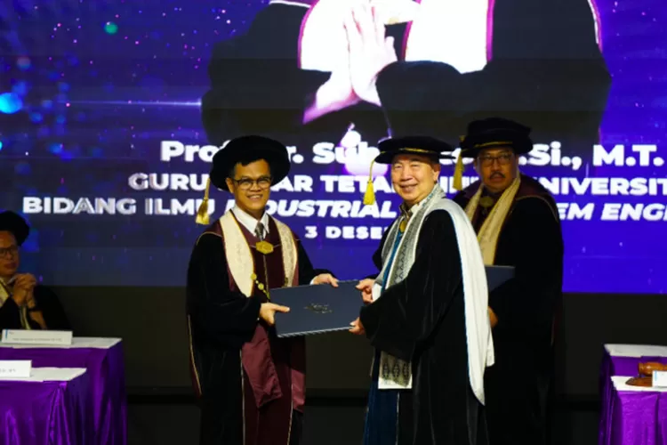 BINUS College Resmi Lantik Guru Besar Bidang Teknik Industri