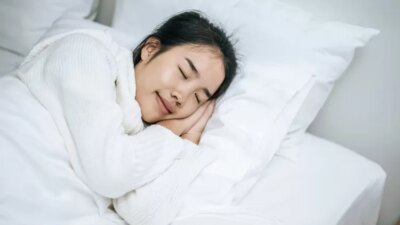 Posisi Tidur Yang Membantu Meredakan Nyeri Saat Haid