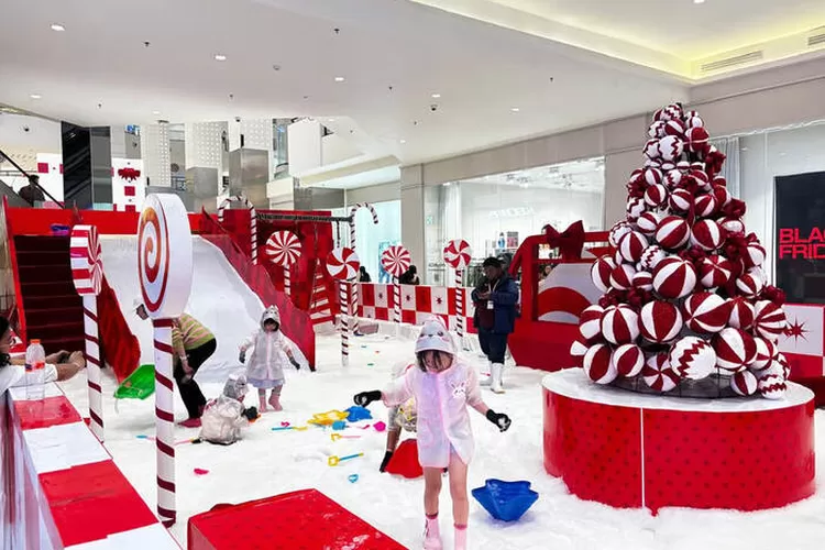 Mall of Indonesia Mempersembahkan “Jolly Wonderland” untuk Merayakan Natal