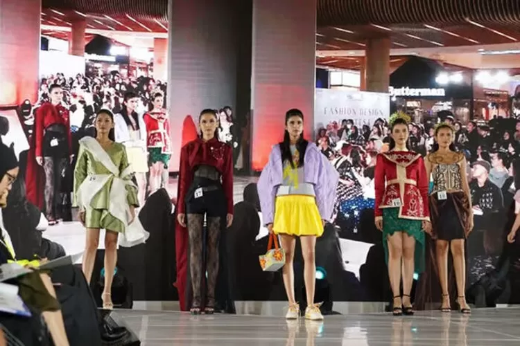 Mahasiswa BINUS College Juarai Kontes Fashion Design YouC1000