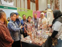 Kai memberi dukungan UMK Cross Global di Inacraft 2025