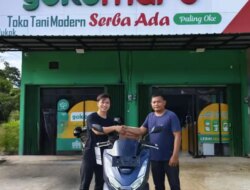 Gokomart mendistribusikan motor roda dua, emas, dan voucher di Kalimantan Barat