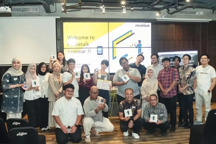 Pocketalk menawarkan solusi AI untuk komunikasi multibahasa di Indonesia