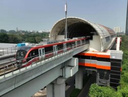 Jabodebek lrt layanan operasi dengan listrik sepenuhnya