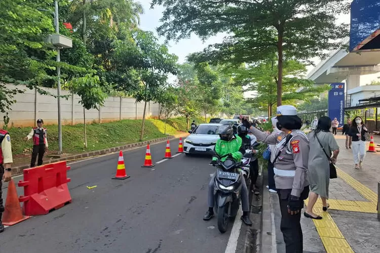Kai berkolaborasi dengan polisi untuk mengatasi kemacetan lalu lintas stasiun Harjamukti