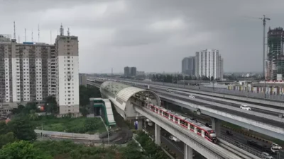 Jabodebek LRT Mengingatkan Waspadai dan Fasilitas Pengering Payung