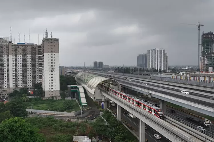 Jabodebek LRT Mengingatkan Waspadai dan Fasilitas Pengering Payung
