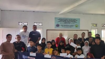Komunitas keuangan dan motor roda dua BRI memegang program sosial untuk anak yatim piatu