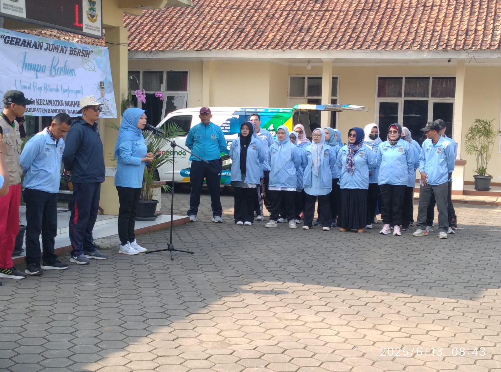 Aksi Bersih Sampah Plastik Meriahkan HUT ke-18 Bandung Barat di Kecamatan Ngamprah