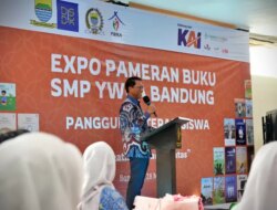 Kai Memberi dukungan Literasi Siswa di YWKA SMP Guide Expo
